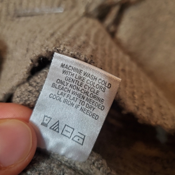 NWOT Adrienne Vittadini greyish tan sweater. Fringe. Size L. Boho. - Picture 9 of 12